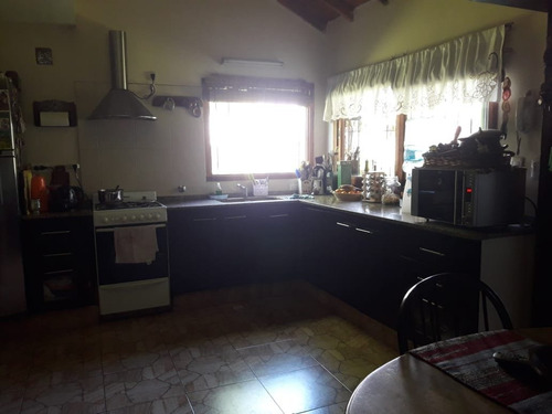 Latorre Prop. Vende Chalet De 4 Amb Con Hermoso Parque + Depto En El Fondo