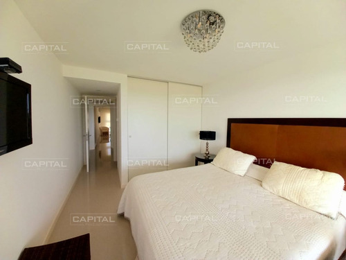 Imagen 6 de 20 de Apartamento Frente Al Mar En Venta Dos Dormitorios Y Servicio - Punta Del Este Mansa