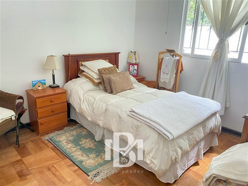 Casa En Venta De 4 Dorm. En Las Condes