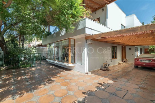 Casa En Venta De 5 Dorm. En Providencia