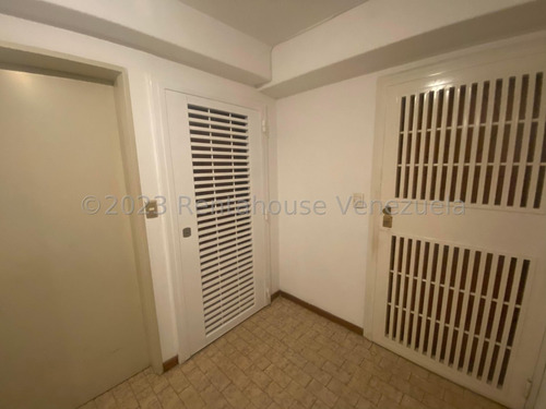 Apartamento En Alquiler, Urb. La Alameda