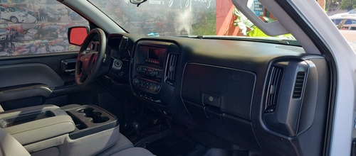 Imagen 5 de 9 de Chevrolet Silverado 2017 5.4 2500 Doble Cabina Ls 4x4 At