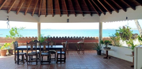 Restaurant - Local Comercial . Ubicado En La Urb. Pampatar