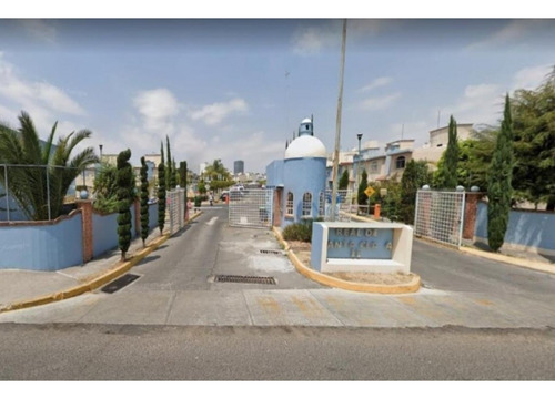 Casa En Remate En Frac Real De Sta Clara Ii, Fg-307