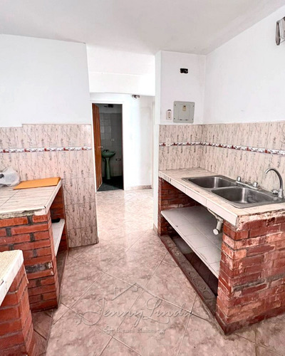 Venta Urb. La Macarena, Palo Negro, Casa 136 Metros Estado Aragua Conjunto Cerrado