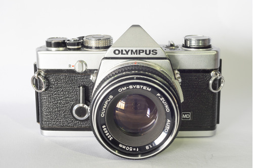 Câmera Olympus Om-1 + Lente 50mm F/1.8 + Filme (revisados)