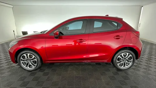Mazda 2 GRAND TOURING