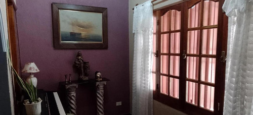 Casa En Venta - 4 Dormitorios 2 Baños - Cochera - 240mts2 - Tunuyán