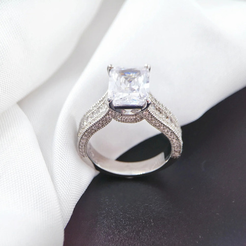 Anillo De Plata 925 Con Incrustaciones De Diamantes Falsos C
