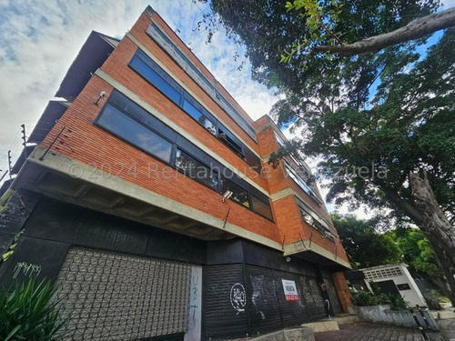 Edificio Ideal 24-18672 Para Funcionamiento De Clínica Y Oficinas En La Urbina
