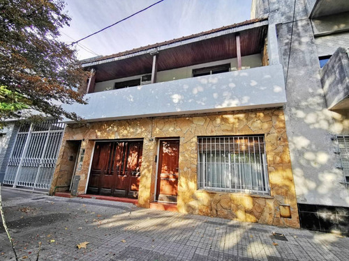 Casa Al Frente De 3 Dormitorios Sobre Lote En Ph En La Plata