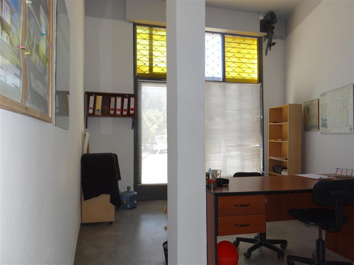 Local A Metros De Av. Mitre, 39.00m2 Cubiertos Con Patio.- Villa Martelli