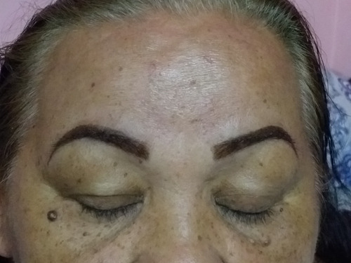 Imagem 3 de 3 de Cilios E Sobrancelhas