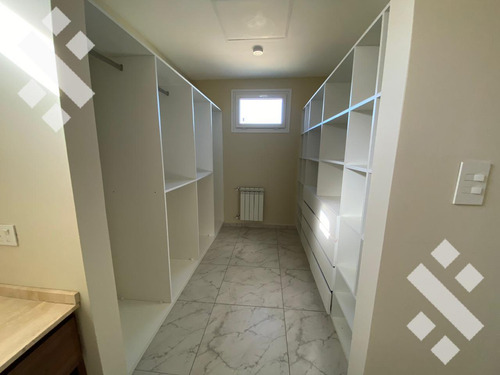 Alquiler Casa Nivel Gerencial Bº Costa Nogal. Neuquen