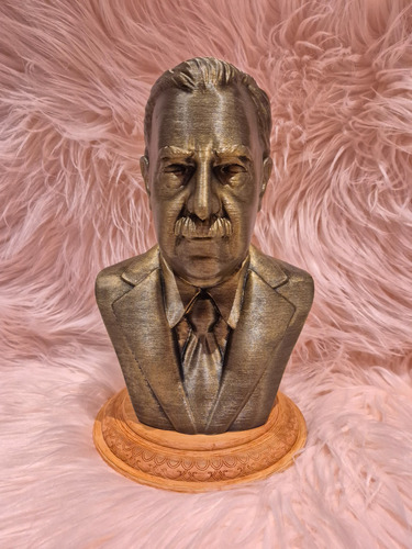 Busto Del Dr. Raúl Ricardo Alfonsín. Ex Presidente Argentino Dorado