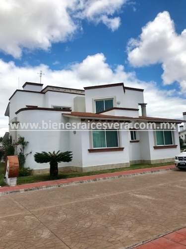 Imagen 2 de 14 de Casa En Venta En Conjunto Céntrico En Tequisquiapan Graciela