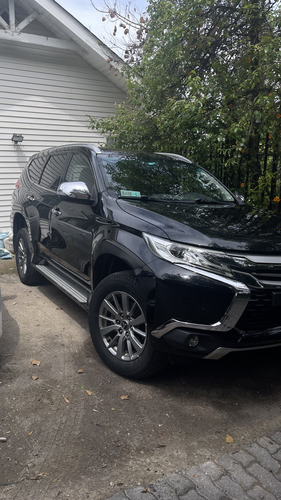 Montero Sport Negra, 4x2, 3 Corridas De Asientos, Bencinera,