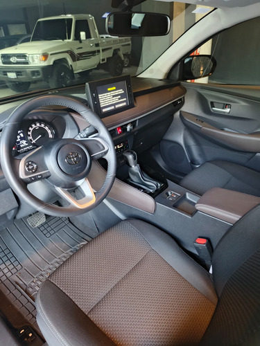 Toyota Yaris E