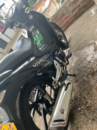 Viva R Negra Con Calcas Tornasol Moradas