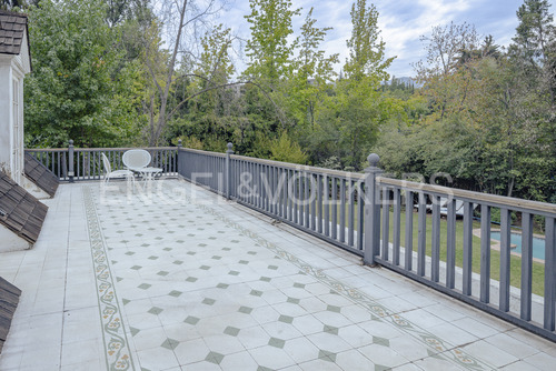 Casa Con Amplio Jardín En El Huinganal