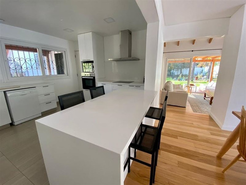 Casa En Venta De 4 Dorm. En Las Condes