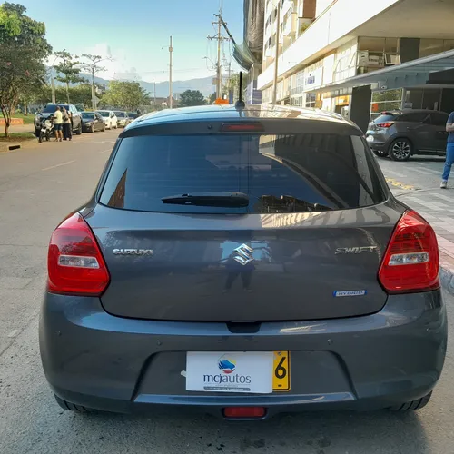 Suzuki Switf Hibrido Mecanico 2022
