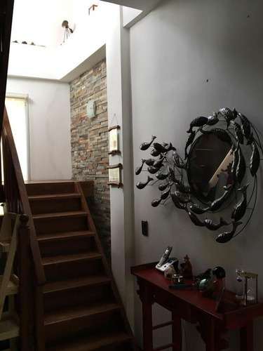 Impecable Casa Con Jardín Y Pileta