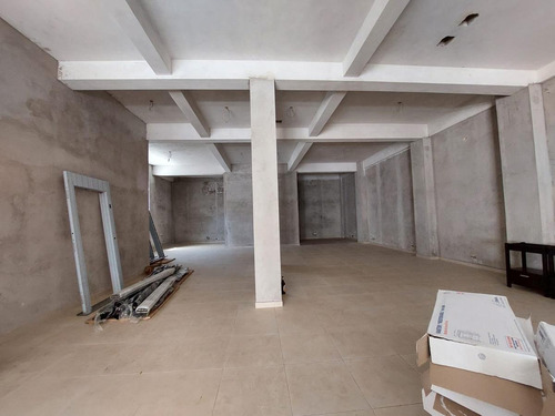 Imagen 5 de 7 de Local De 214 M2 C/cochera En Chiozza - San Bernardo