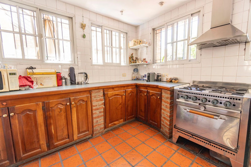 Casa 4 Ambientes Con Parque Y Cocheras