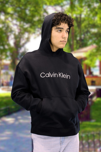 Sudadera Calvin Klein Con Gorro Bordado Blanco En El Pecho