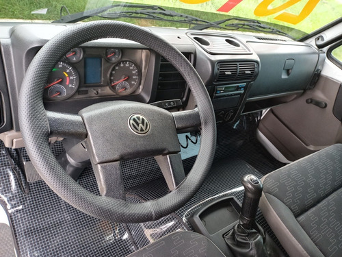 Vw 10.160 Ano 14/15 Baú Com Piso Canaletado + Equipamento