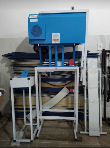 Imagem 2 de 5 de Máquina De Chinelo Com Material