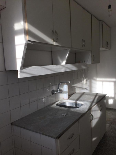Imagen 2 de 9 de Apartamento 3 Dormitorios En Venta Con Renta En Pocitos