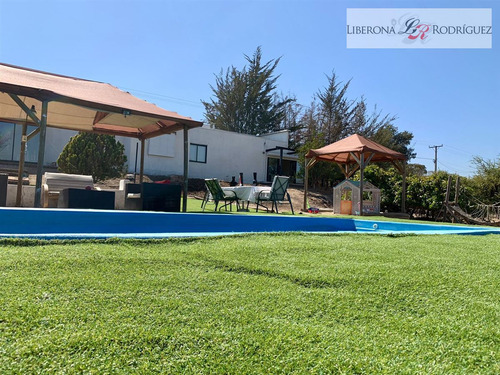Casa En Venta De 8 Dorm. En Quilpué