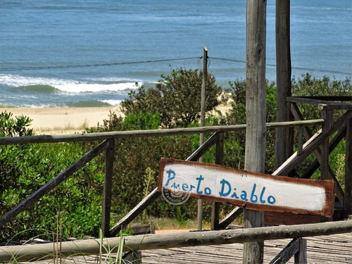 Puerto Diablo En Punta Del Diablo