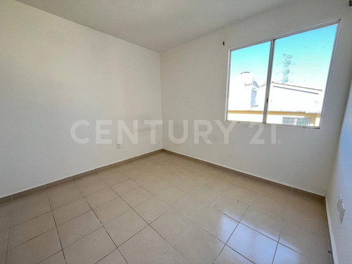 Casa En 2 Niveles Con Patio De Servicio En Real Solare, El Marqués, Querétaro