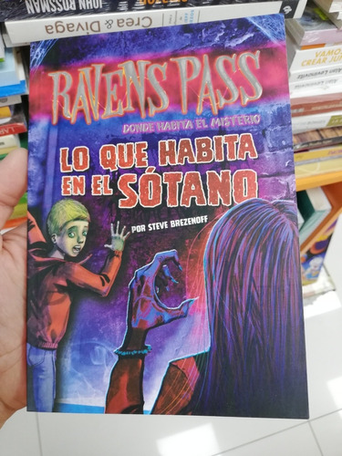 Libro Lo Que Habita En El Sótano - Ravens Pass