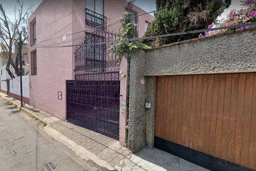 Casa En Coyoacán, Col. Del Carmen. Ciudad De México