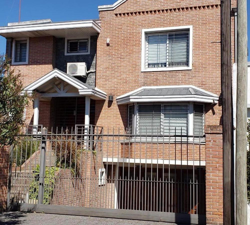 Casa Chalet De 4 Ambientes En Ezpeleta Centro