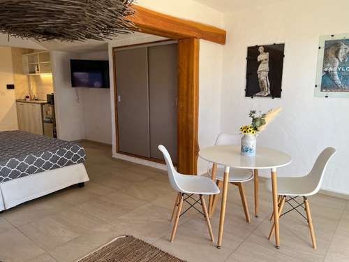 Imagen 19 de 28 de En Venta - Hermoso Complejo De 4 Apartamentos Con Piscina En Punta Del Diablo