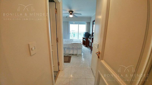 Coral Tower, Playa Mansa, 50% Contado Y Saldo En 18 Meses Sin Intereses.