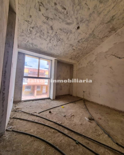 Se Vende Townhouse En Obra Gris En El Limon Maracay