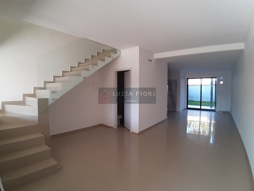 Imagem 8 de 23 de Glória - Sobrado Alto Padrão , Com Excelente Acabamento, Garagem Individual Para 2 Carros , Amplo Terreno Nos Fundos - 146 - 69542124