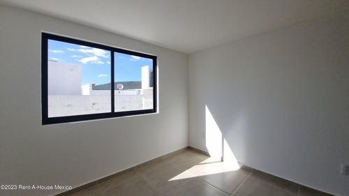 Casa En Venta En El Refugio Querétaro. Sr