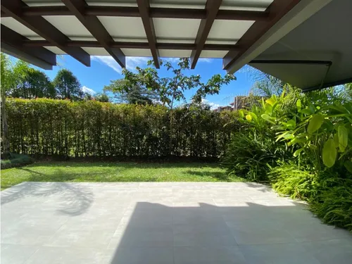 Hermosa Casa Para La Venta En Llanogrande