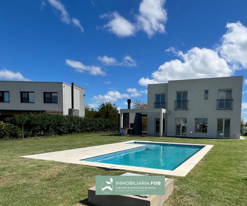 Casa Con Pileta En Venta En Barrio Puerto | El Cantón - Financiación - 3 Dormitorios - Pérgola Cubierta