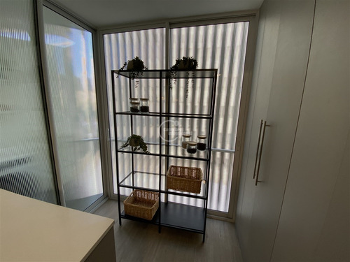 Departamento En Venta De 2 Dorm. En Las Condes