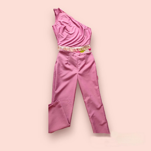 Pantalón Recto, A La Cintura Con Bolsas A Los Costados