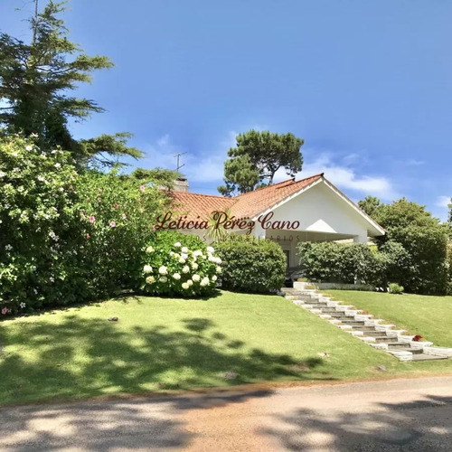 Venta Casa 4 Dormitorios En Cantegril, Punta Del Este