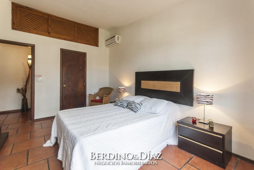 Casa En Venta En Pinares- Ref: 589